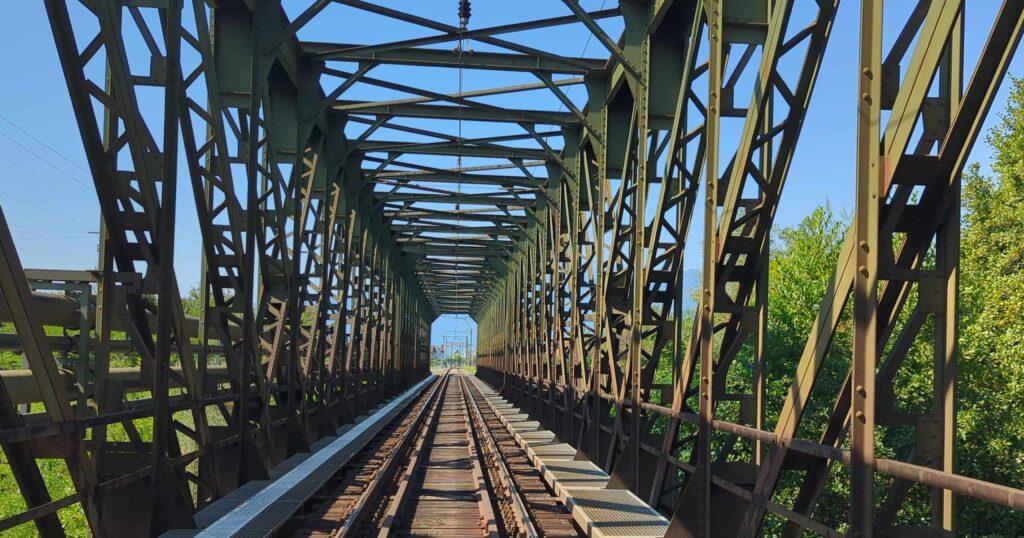 terra vermessungen ag aktuelles millimetergenaue bahnvermessung im tessin bruecke