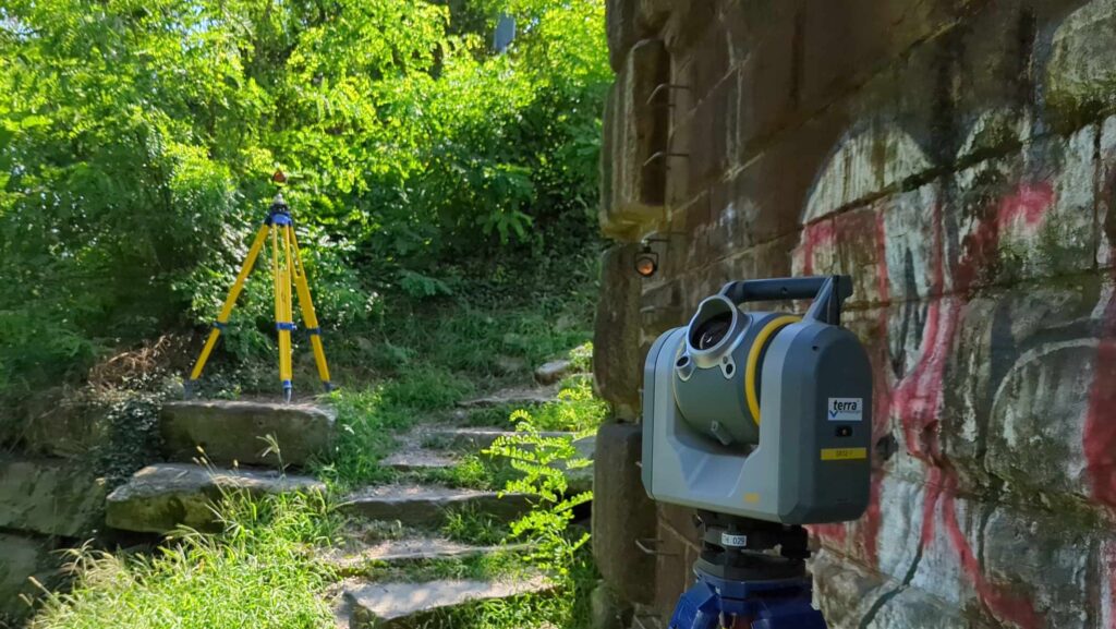 terra vermessungen ag aktuelles millimetergenaue bahnvermessung im tessin geraet